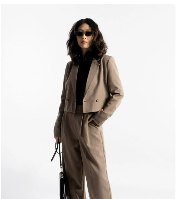 Áo Blazer Nữ Tay Dài Vải Sọc Trơn Form Regular Crop - 10F23VESW001